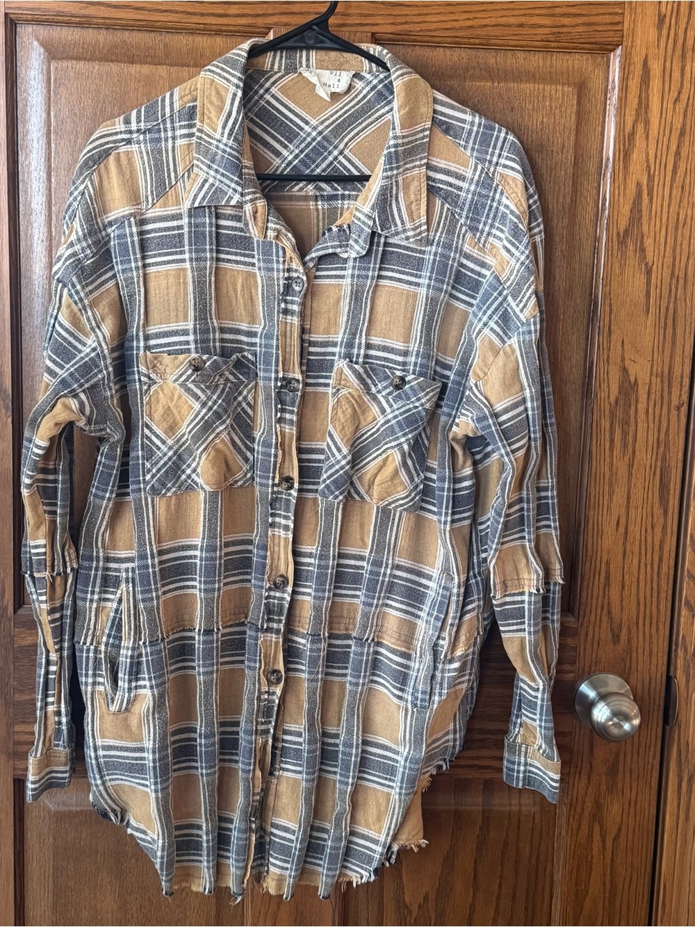 Women’s Plaid Button-Up Oversized Flannel in Tan and Gray